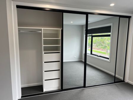 Brand New & Splendid Townhouse in West Footscray! - Photo 4