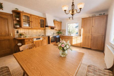 Liebevolle 3-Zi.-Wohnung mit 330 m² Garten! - Photo 4