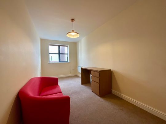 2 bedroom Apartment to let - Photo 1