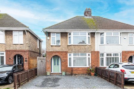 3 bed House - Semi-Detached To Let - Photo 4