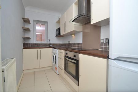 2 bedroom flat to rent - Photo 4