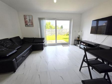 2 bedroom semi-detached house to rent - Photo 3