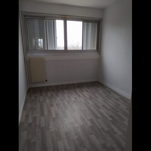 Location Appartement 4 pièces 73 m² Le Blanc - Photo 1