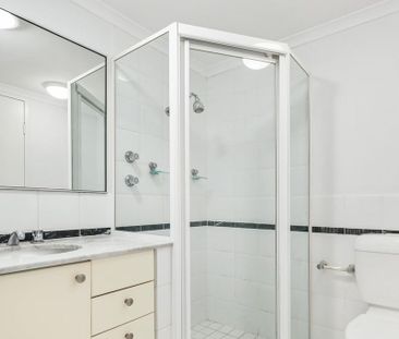 Stunning Two Bedroom Apartment! - Photo 4