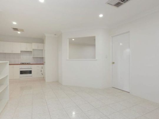 Ideally Located Villa&excl; - Photo 1