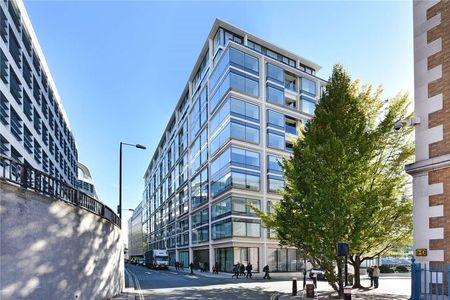 A beautifully appointed 2 bedroom apartment situated on the 6th floor of this development, well located for the City and located directly on the River Thames. - Photo 2