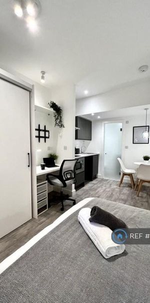 Studio to rent - Photo 1