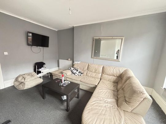 16 Walmsley Road, Leeds, LS6 1NG - Photo 1