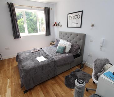 1 bedroom Terraced House to let - Photo 2