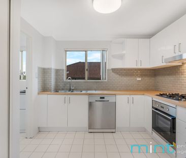 Unfurnished Spacious Two Bedroom Apartment + LUG - Photo 1