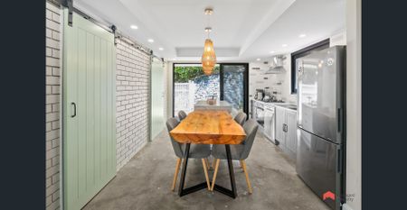 Rare and delightful Townhouse in Hamilton! - Photo 3