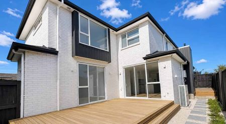 Spacious 5-Bedroom Home in New Lynn - Photo 4