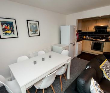 6 bedroom townhouse to rent - Photo 1