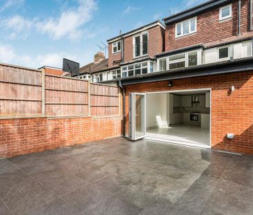 4 bedroom terraced house to rent - Photo 3