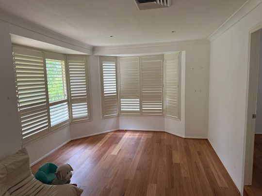 5 Bedrooms house Freshly painted - Photo 1