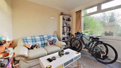 3 bedroom House in Queenswood Gardens, Leeds - Photo 4