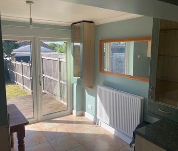 3 bedroom terraced house to rent - Photo 3