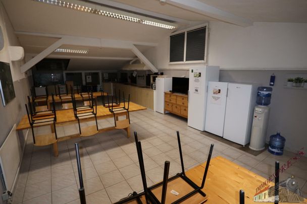 1 Zimmer Mietwohnungen mit 1 Bett in Fischamend 280,-- Euro monatliche Pauschale (WC und Dusche am Gang) ab Jänner / Februar 2026 verfügbar - Foto 1