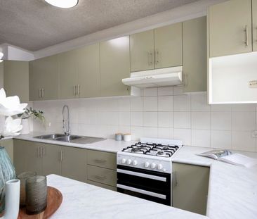 Stylish & Convenient Apartment in Bankstown - Photo 6