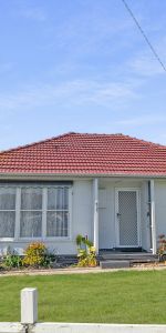 CONVENIENCE AND COMFORT IN CENTRAL BAIRNSDALE - Photo 4