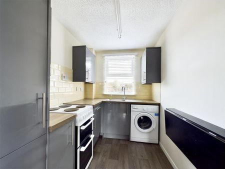 2 bedroom flat to rent - Photo 4