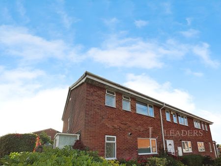 3 bedroom end of terrace to rent Deansway, Bromsgrove B61 - Photo 2