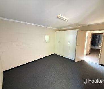 2 BEDROOM 1 BATHROOM UNIT IN THE GAP CLOSE TO THE CBD - Photo 2