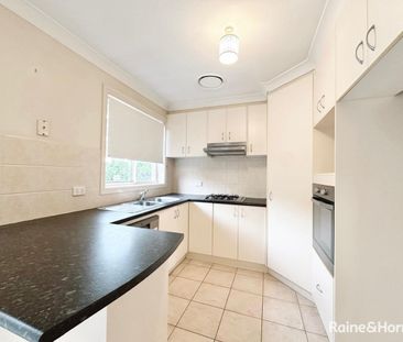 Conveniently Postioned Townhouse - Photo 2