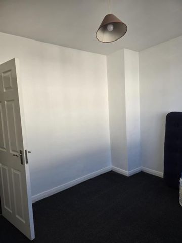 3 bedroom apartment to rent - Photo 2