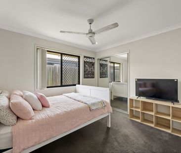 Modern Family Home with Multiple Living Areas in North Harbour - Photo 6