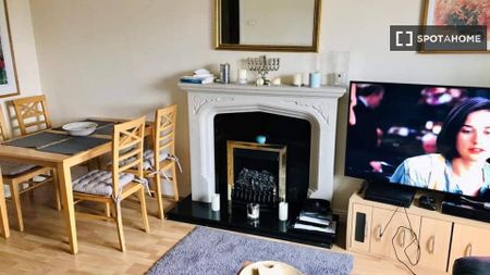 Room for rent in 2-bedroom apartment in Kilgobbin, Dublin - Photo 2