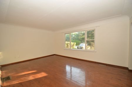 For Lease - 490 Springbrook Avenue, Hamilton, Ontario - Photo 3