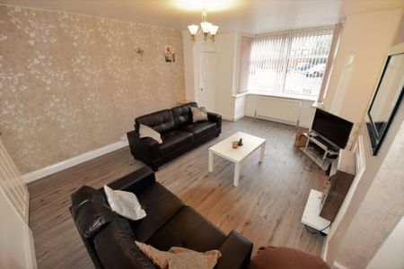 5 bedroom House in Newport Road, Leeds - Photo 5