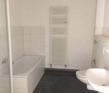 Modernisierte Wohnung mit gerÃ¤umiger Wohn-Ess-KÃ¼che in Stadtmitte - Photo 1