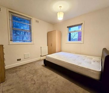 2 Bedroom, 2 bath, 1 reception Flat - Photo 6