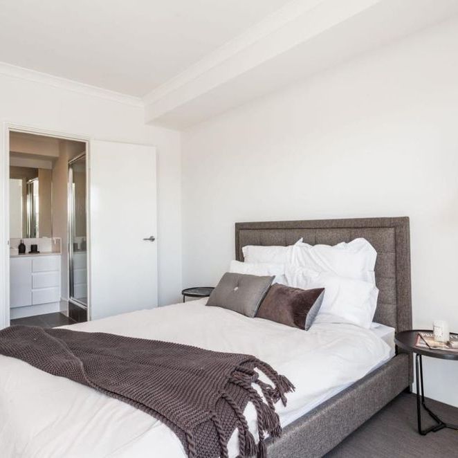 Modern & Spacious Apartment in a Prime Location - Photo 1