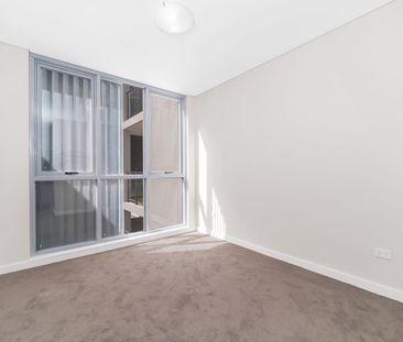 Stylish Apartment in the Heart of Bankstown - Photo 2