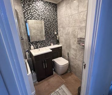 1 Bed Flat, Crefeld Close, W6 - Photo 2