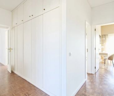 Room in a shared 9-bedroom apartment for rent in Lisbon, no bills included - Foto 4