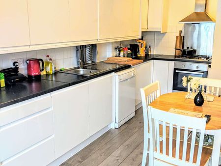 Garendon Gardens Room 5 - Photo 5