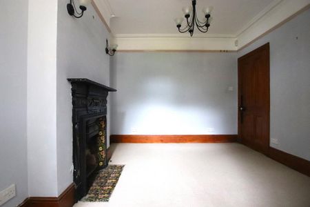 4 bedroom semi-detached house to rent - Photo 3