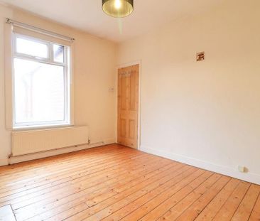 2 bedroom end of terrace house to rent - Photo 5