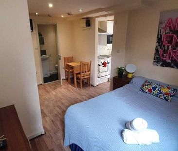 Studio to rent - Photo 3