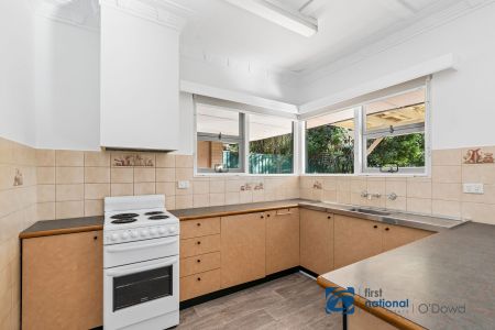 Charming Hills Home - Photo 4