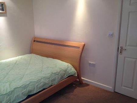 Three Bed Property In City Centre - Photo 2