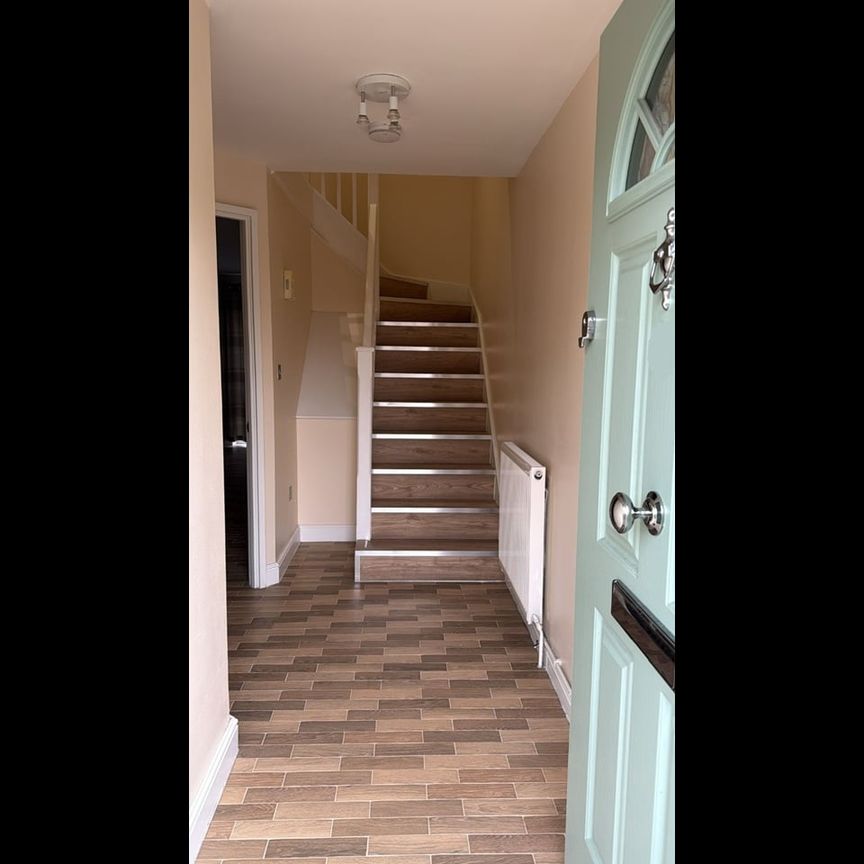 3 Bed Terraced House, Corn Way, E11 - Photo 1