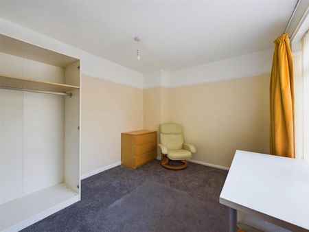 3 bedroom Semi-detached house to rent - Photo 2