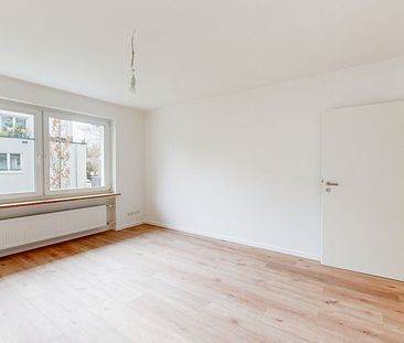 Komplett sanierte Wohnung mit großem Balkon und Einbauküche in absolut ruhiger Lage - Photo 3