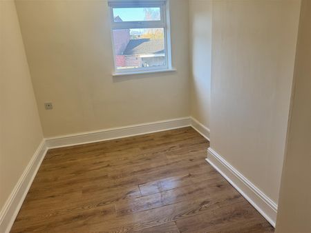 3 bed terraced to rent on Ilkeston, Cotmanhay Road, DE7 - Photo 2