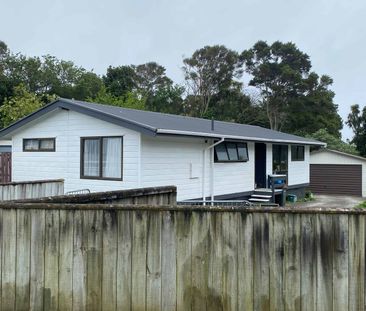 Lovely Lockwood - Photo 1